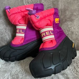 Girls Sorrel Snow boots.